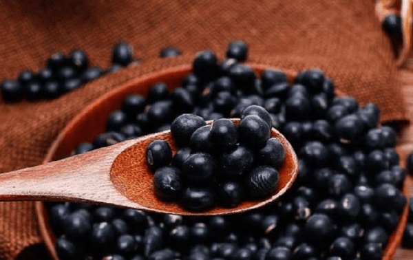 Phụ nữ muốn sống lâu thì sau 30 tuổi nên ăn nhiều 3 loại thực phẩm có màu đen và làm việc này mỗi ngày-3
