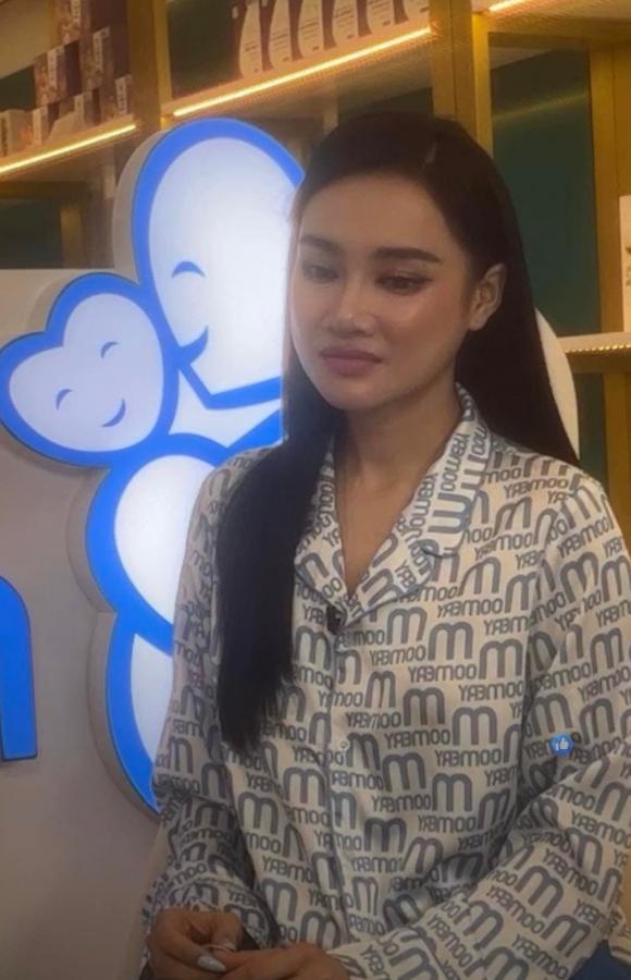 Nhã Phương bị bóc nhan sắc già chát, kém sắc trên livestream-3