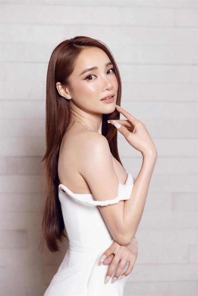 Nhã Phương bị bóc nhan sắc già chát, kém sắc trên livestream-6