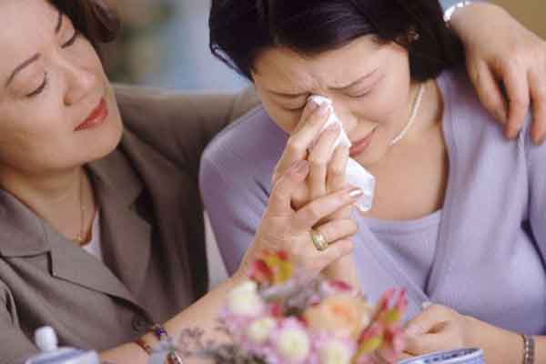 Mẹ chồng lâm bệnh nặng, con dâu choáng váng khi bà công bố chia tài sản cho bồ của con trai-1