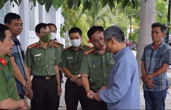 Vụ cháy ở Ninh Thuận: Thi thể người mẹ ôm chặt, bảo vệ 2 con-3