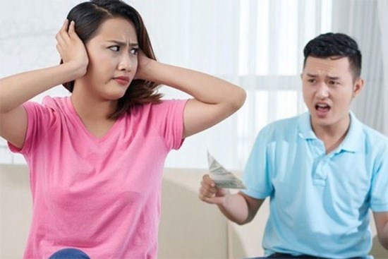 Tiếc 400 nghìn vợ phun chân mày, chồng chi tiền triệu đãi bạn nhậu