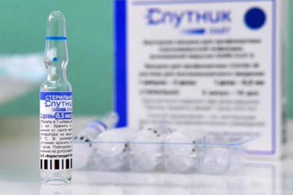 Vaccine xịt mũi của Nga chống lại tất cả các chủng virus SARS-CoV-2-1