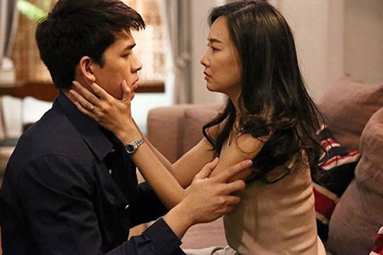 Mặn nồng xong bạn gái bỏ 1 tỷ bên gối, qua 5 năm tôi nghẹn ngào nhìn người cạnh em