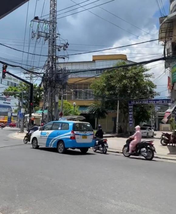 Cảnh đỗ xe cồng kềnh của cô gái khiến dân tình toát mồ hôi-1