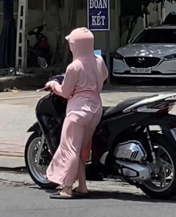 Cảnh đỗ xe cồng kềnh của cô gái khiến dân tình toát mồ hôi-4