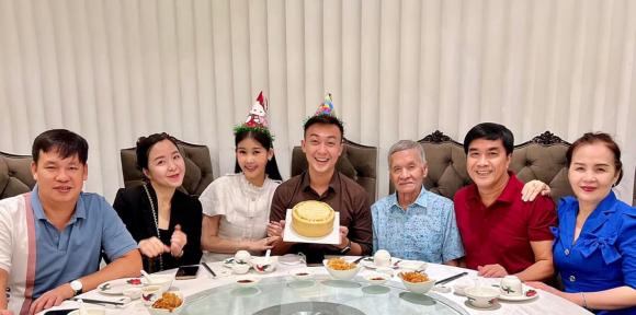 Lê Âu Ngân Anh đăng ảnh khoe eo thon, chồng sắp cưới liền vào nhắc nhở ngay-7