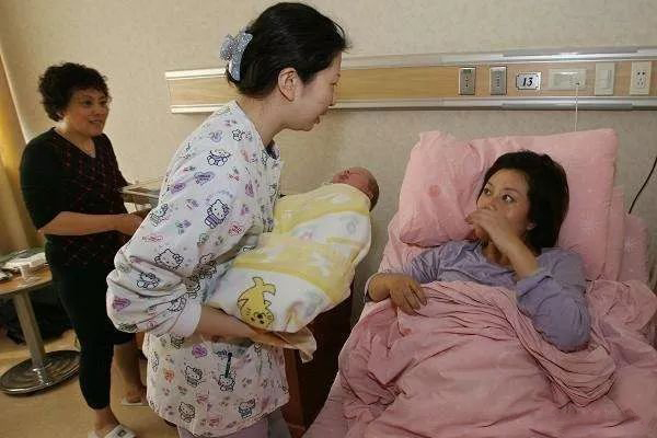 Vợ rút sạch tiền nhà bao tình trẻ, chồng đắng lòng vì bấy nay luôn tin gia đình hạnh phúc-1