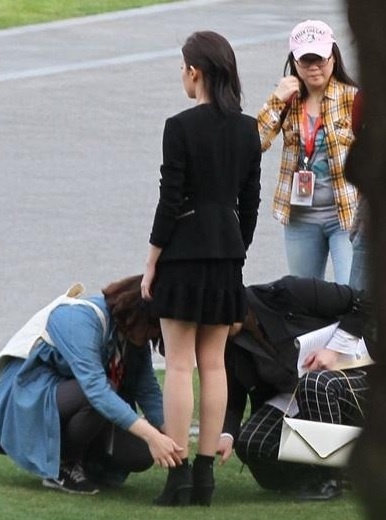 Bị coi như người hầu và góc khuất của nghề trợ lý sao Trung Quốc-3