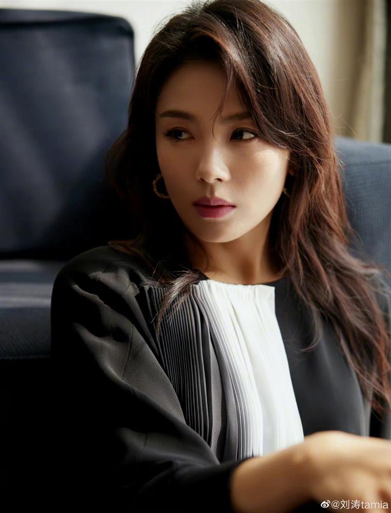 Bị coi như người hầu và góc khuất của nghề trợ lý sao Trung Quốc-4