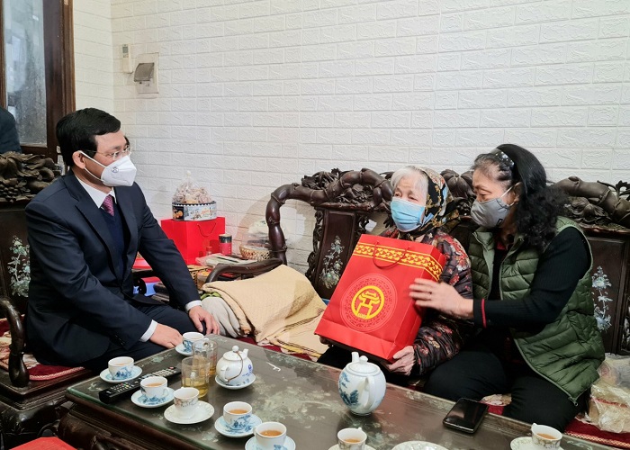 Hà Nội dành hơn 3,5 tỷ đồng tặng quà người có công dịp Quốc khánh 2/9-1