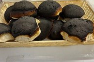 Chiếc bánh mì ngoài chợ nổi đình nổi đám nhờ cháy đen