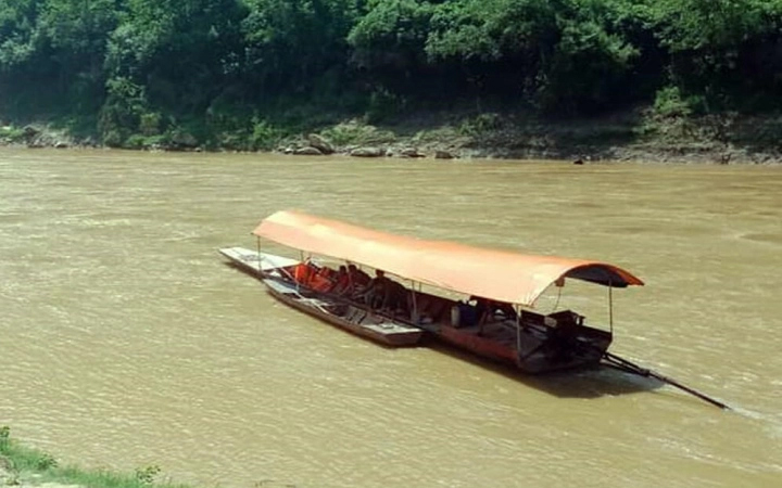 Lật thuyền ở Lào Cai, 1 người chết, 4 người mất tích-1