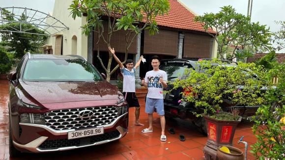 Khung cảnh ngôi nhà nhỏ ở quê thanh bình, rợp bóng cây của ca sĩ Hồ Quang 8-1