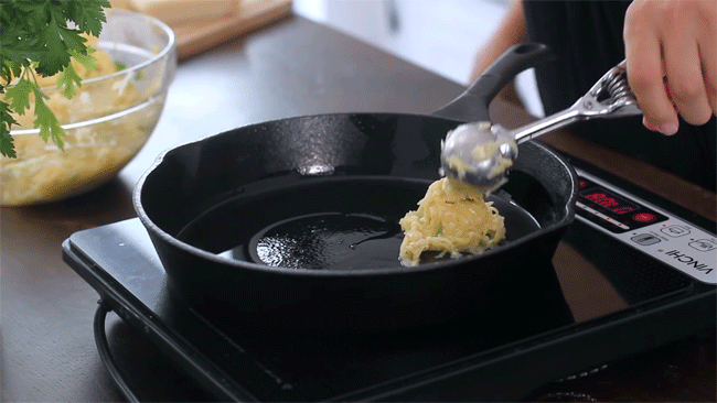 Cách làm khoai tây thành món bánh ngon, ăn vặt cũng tuyệt mà làm món chính càng hấp dẫn-5