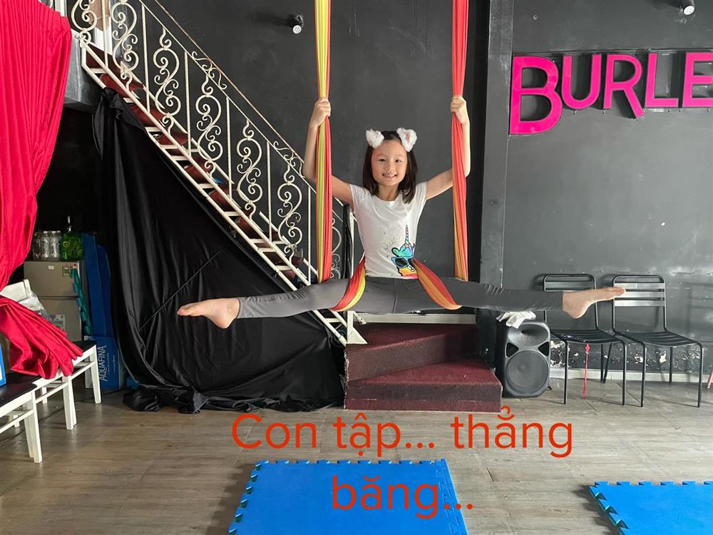 Ca sĩ Phương Vy tự hào vì con gái mê tập yoga, tránh xa điện thoại, iPad-1