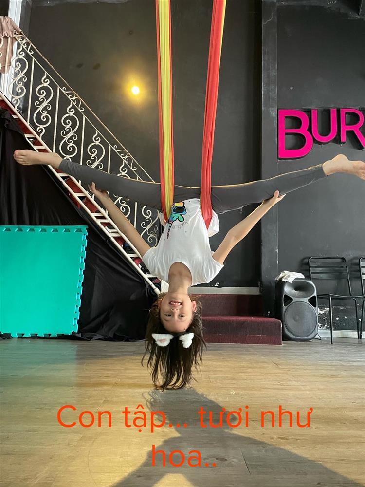 Ca sĩ Phương Vy tự hào vì con gái mê tập yoga, tránh xa điện thoại, iPad-3