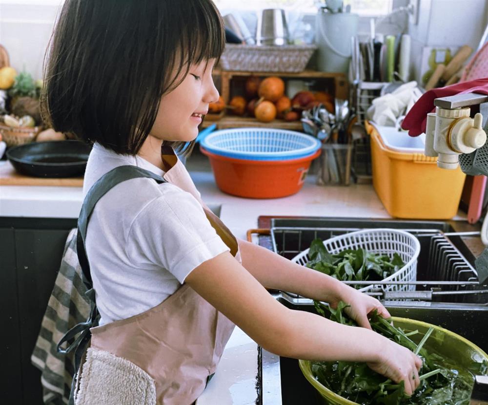 Ca sĩ Phương Vy tự hào vì con gái mê tập yoga, tránh xa điện thoại, iPad-5