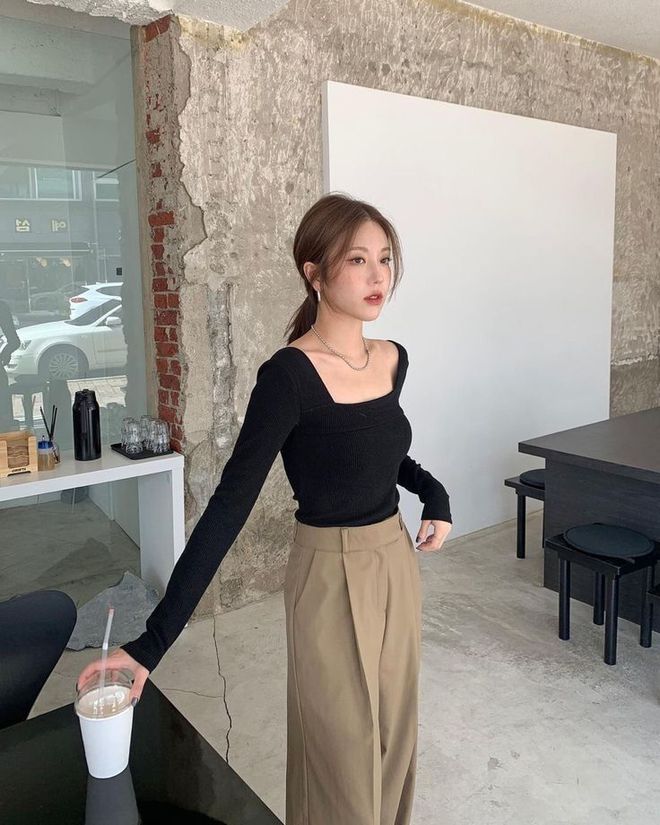 6 kiểu áo không thể thiếu trong tủ đồ đầu thu khiến hội mặc đẹp xứ Hàn mê tít-15