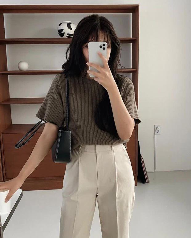 6 kiểu áo không thể thiếu trong tủ đồ đầu thu khiến hội mặc đẹp xứ Hàn mê tít-17