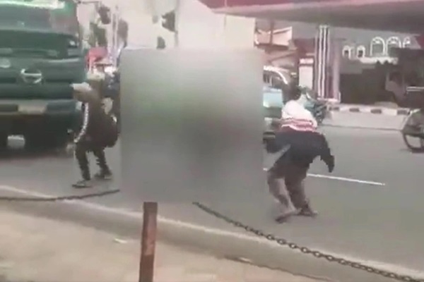 Sự thật về clip nhóm người chặn đầu xe tải trên mạng xã hội-2