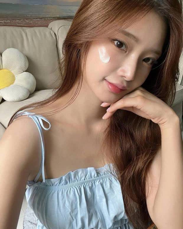 Mùa hè khiến da nổi mụn trứng cá gây mất thẩm mỹ, muốn khắc phục tận gốc, chị em cần lưu ý 5 điều-5