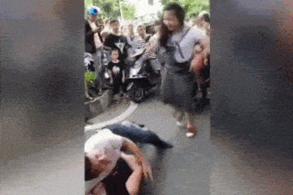 Clip: Bị cắm sừng, vợ