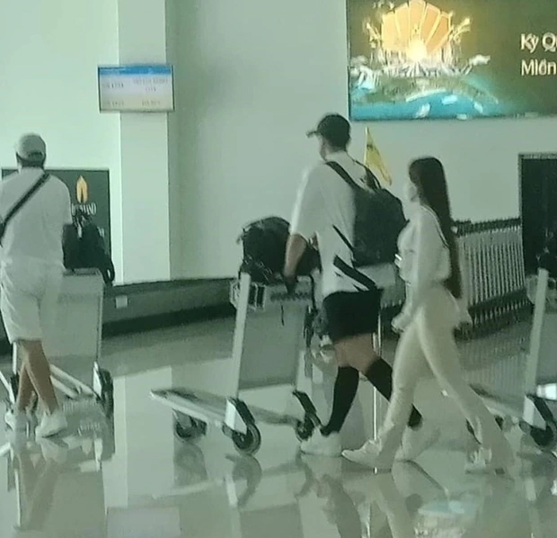 Bạn gái Đặng Văn Lâm gây sốt với thân hình bốc lửa-1