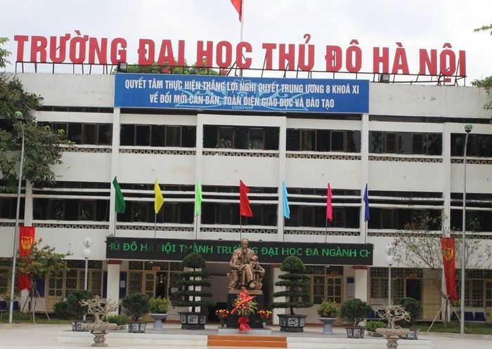 Lời kể của bạn cùng lớp nữ sinh ĐH Thủ đô tố bị thầy giáo quấy rối-1