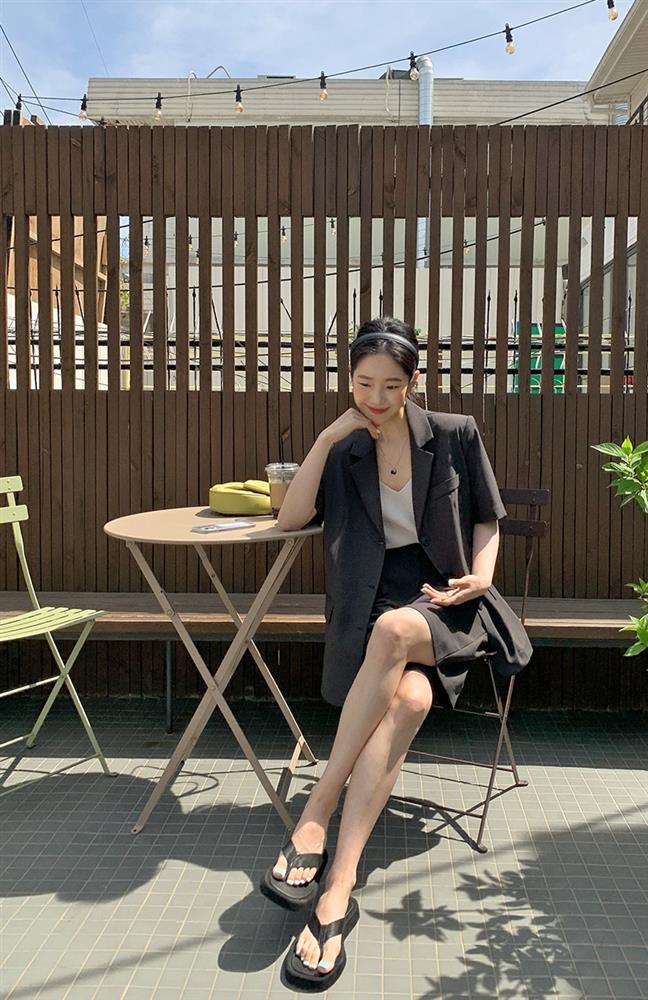 Kiểu áo blazer trẻ trung nhất, thiết kế mỏng nhẹ rất hợp mùa thu-12