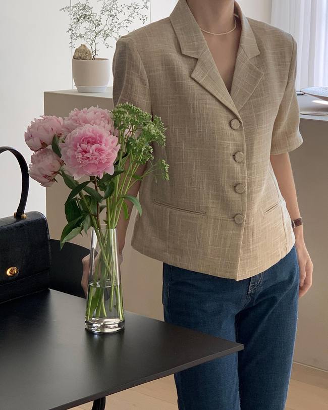 Kiểu áo blazer trẻ trung nhất, thiết kế mỏng nhẹ rất hợp mùa thu-4