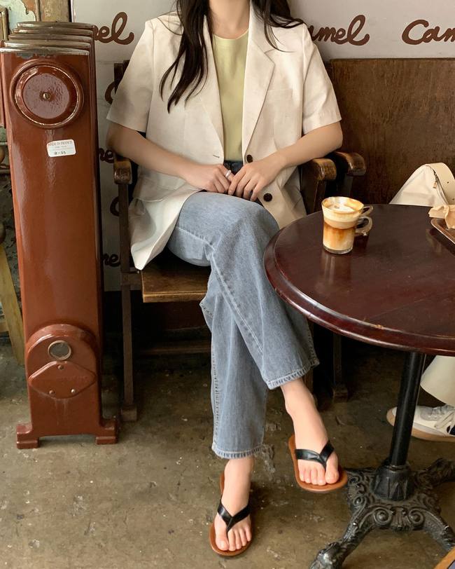 Kiểu áo blazer trẻ trung nhất, thiết kế mỏng nhẹ rất hợp mùa thu-5