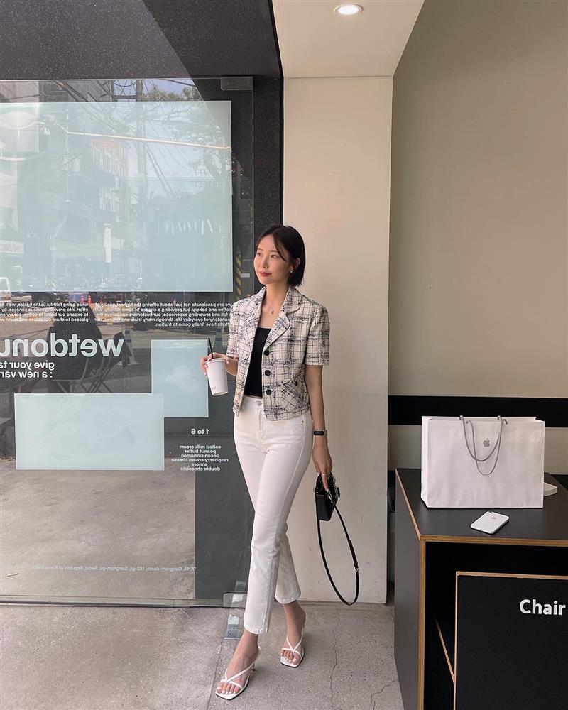 Kiểu áo blazer trẻ trung nhất, thiết kế mỏng nhẹ rất hợp mùa thu-9