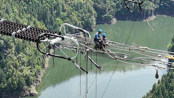 Trung Quốc: Hạn chế đi thang máy, bật điều hòa trên 26 độ C đối phó nắng nóng phá kỷ lục-1
