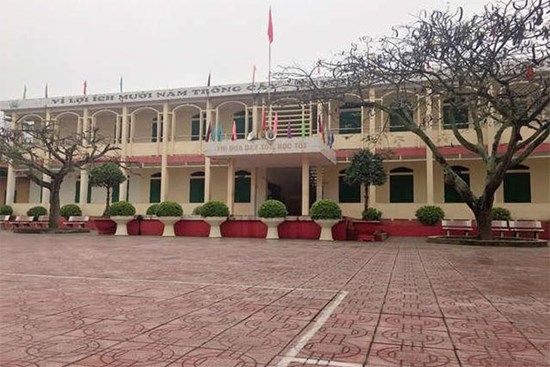 Đình chỉ thầy giáo bị tố quấy rối nữ sinh ở học kỳ quân sự