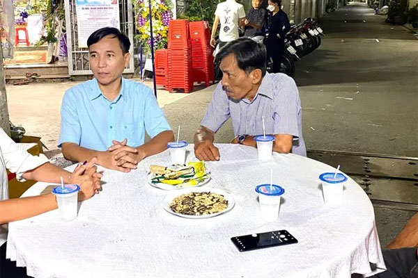 Bắt gặp diễn viên Thương Tín đi lang thang trên đường, khuôn mặt mệt mỏi khiến nhiều người xót xa-3