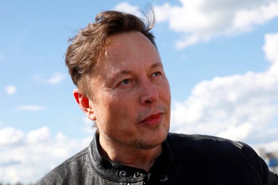 Tỷ phú Elon Musk tuyên bố sẽ mua CLB bóng đá Manchester United