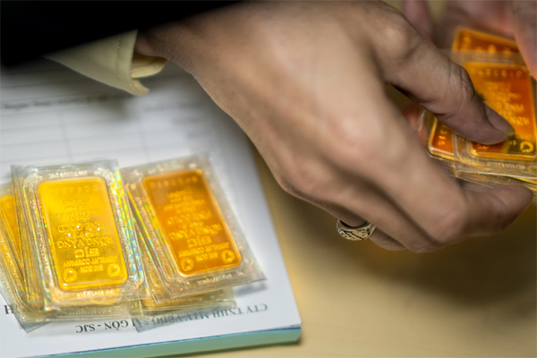 Giá vàng hôm nay 18/8: Vàng giảm xuống đáy 2 tuần-2