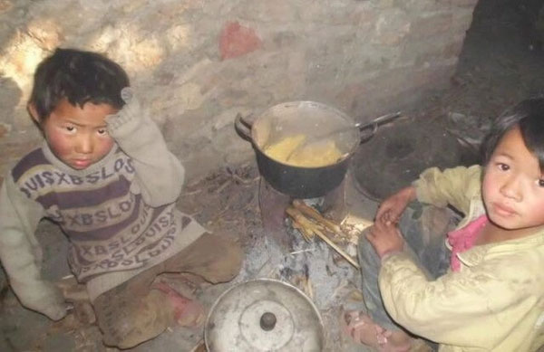 Hai bố con mừng sinh nhật trong cửa hàng gà rán bị xem là nghèo khổ bóc trần lối tư duy của nhóm người thượng đẳng-2