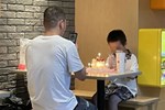 Gia đình mắng hội đồng cô gái vì sự cố trong tiệc sinh nhật vạch trần căn bệnh của nhiều gia đình Trung Quốc-8