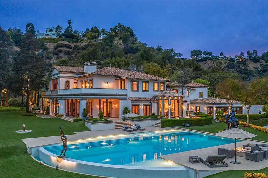 Có gì bên trong căn biệt thự đắt nhất Los Angeles, khiến Adele phải vay 865 tỷ để gấp gáp mua ngay?-1