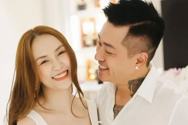 Không ngại việc nhà, Tuấn Hưng phụ giúp bà xã giặt đồ bằng tay, dân tình tấm tắc: Ông chồng chiều vợ nhất quả đất đây rồi!-4