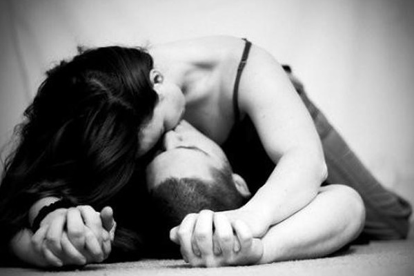 Uống 3 viên tăng cường sinh lý, giám đốc ngã ngựa ngay trên người sugar baby-1