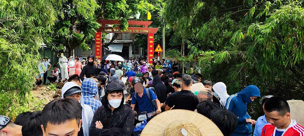 Hàng trăm người chen chúc đứng xem đội cứu hộ 116 Thái Bình tìm kiếm thiếu nữ Lương Hải Như-2