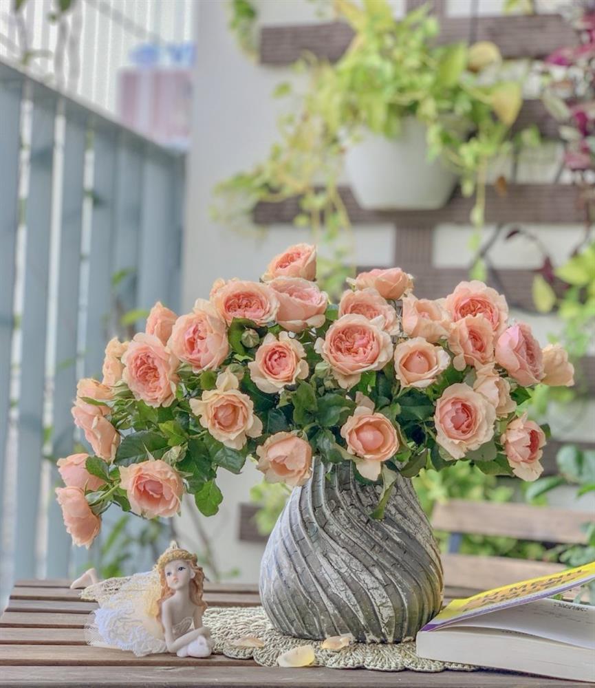 Cắm hoa hồng đừng chỉ dùng nước lã: Cho 1 thìa này vào bình, hoa nở bung, cả tuần vẫn tươi-2