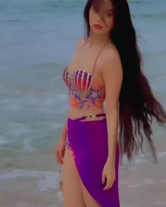 Thảo Nhi Lê bị ví như bạch tuộc khi mặc đầm đụng Ngọc Trinh-5