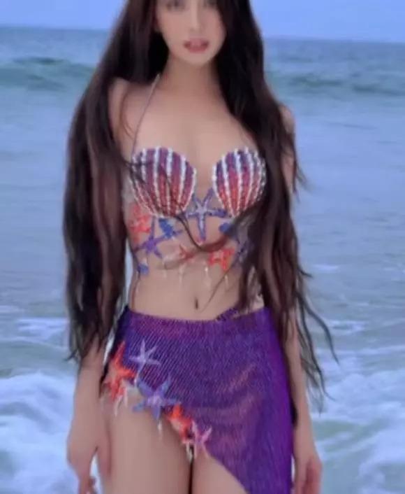 Thảo Nhi Lê bị ví như bạch tuộc khi mặc đầm đụng Ngọc Trinh-6