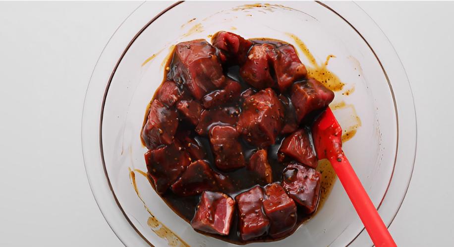 Muốn có món bò lúc lắc mềm ngon đúng chuẩn: Đây là bí quyết bạn không thể bỏ qua!-1