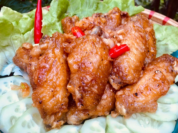 Mẹ đảm làm cánh gà chiên mắm thơm&nbsp;ngon khó cưỡng, người già trẻ nhỏ ai cũng mê-4