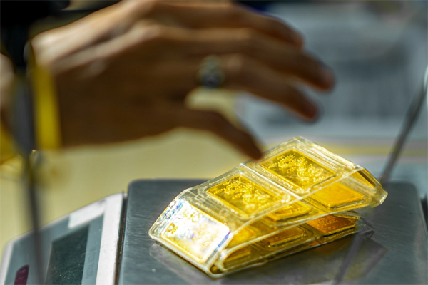 Giá vàng hôm nay 18/8: Vàng giảm xuống đáy 2 tuần-1